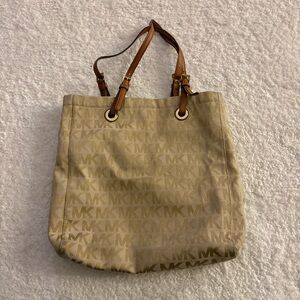 MICHAEL KORS signature shoulder travel hobo tote handbag leather trim in brown.